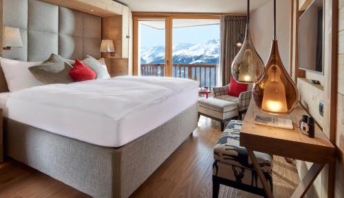 Suite with Balcony and Mountain View