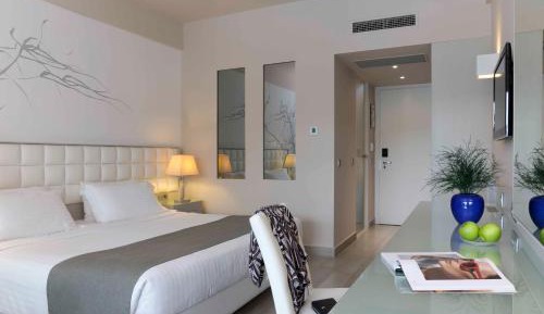 Deluxe Triple Room with Side Sea View (3 Adults)