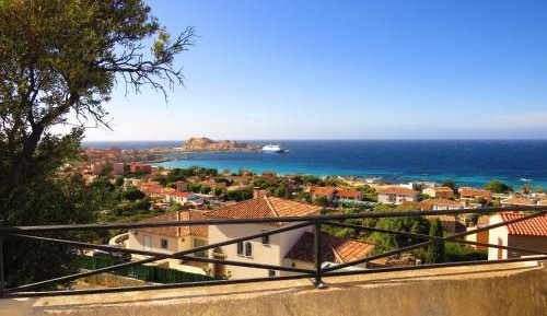 Suite with Street View and Sea View