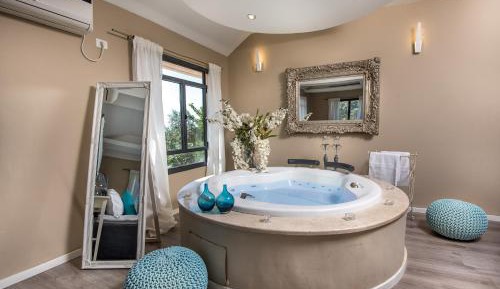 Suite with Hot Tub
