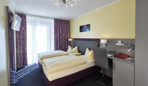 Comfort Double Room - Courtyard or Street View 