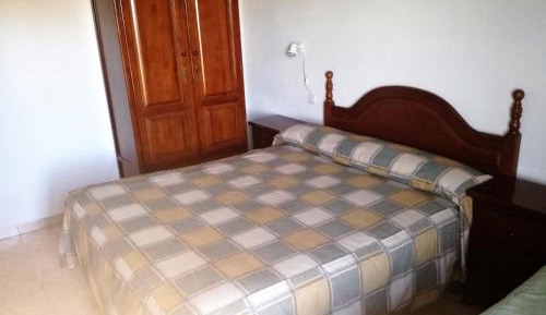 Deluxe Room (2 Adults + 1 Child)