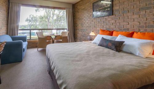 King Suite with River View 