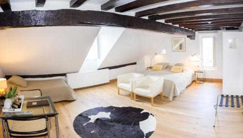 Comfort Deluxe Room with Bath & Shower