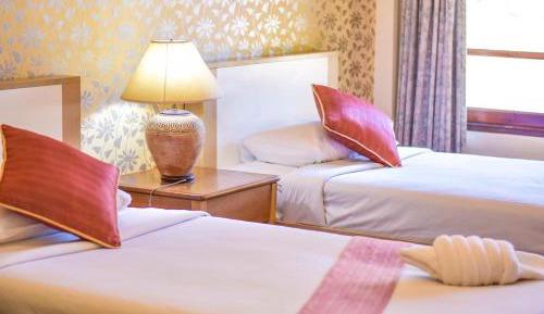 Deluxe House with Pool View