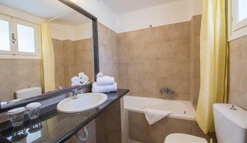 Classic One-Bedroom Apartment with King Bed