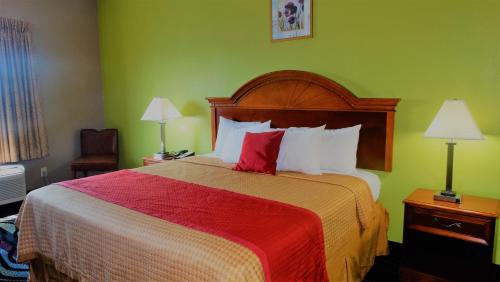 Standard King Room - Non-Smoking 