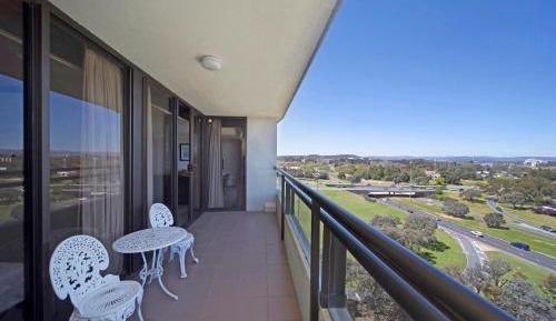 Two-Bedroom Apartment - Lake Side - Weekly Housekeeping
