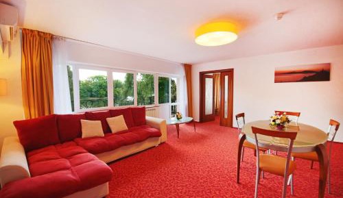 Suite with Balcony and Lake View 