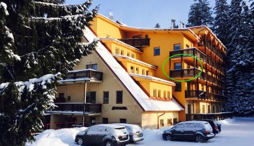 Apartment with Mountain View
