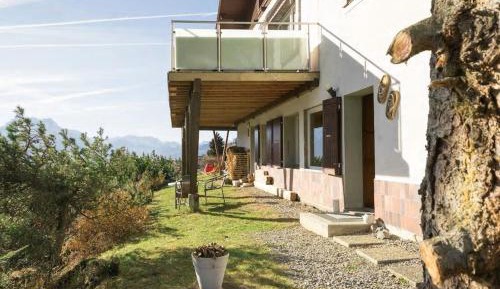 Apartment with Mountain View