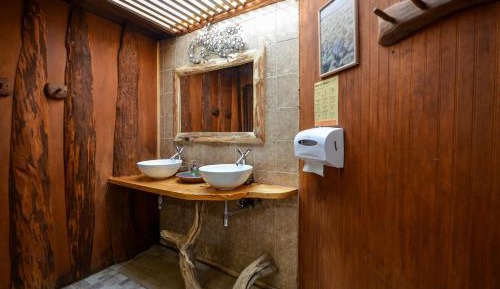 Basic Double or Twin Room with Shared Bathroom