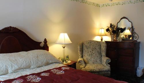 Deluxe Queen Suite