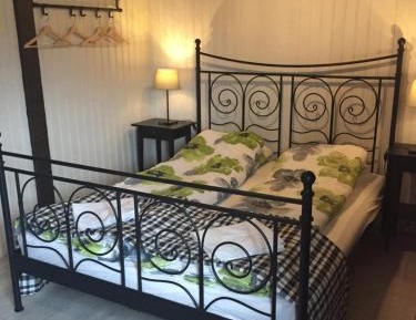 Double or Twin Room with Shared Bathroom -  Lower ground 