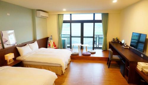 Quadruple Room with Private Bathroom