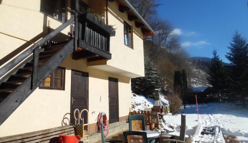 Apartment with Mountain View