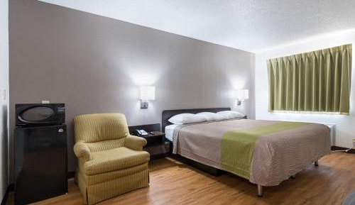 King Room - Disability Access - Non-Smoking