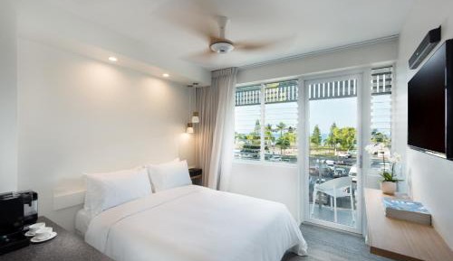 Designer Queen Room - Water Aspect