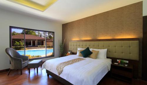Suite with Pool View