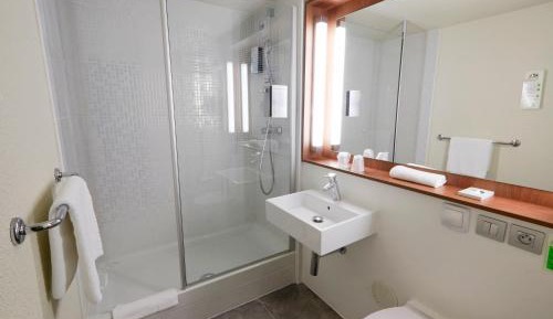 New Generation Twin Room with 2 Single Bed and 1 Junior Bed