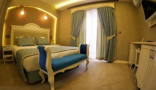 Double Room with Balcony (2 Adults + 1 Child)
