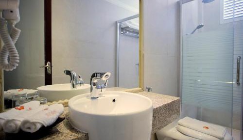 Quadruple Room with City View and Private Balcony