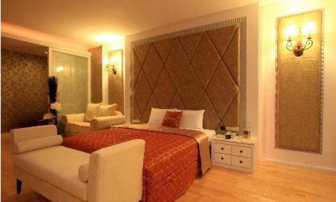 Queen Room with Spa Bath