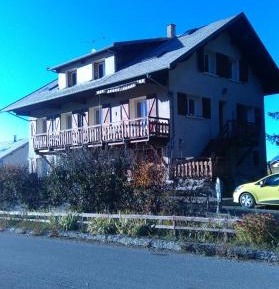Apartment with Mountain View
