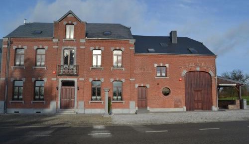 Fourteen-Bedroom Holiday home