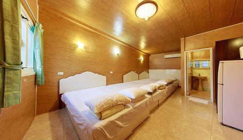 Holiday Home (8 Adults)