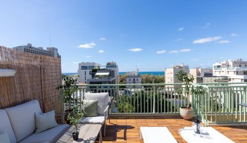 Two-Bedroom Apartment with Terrace and Sea View