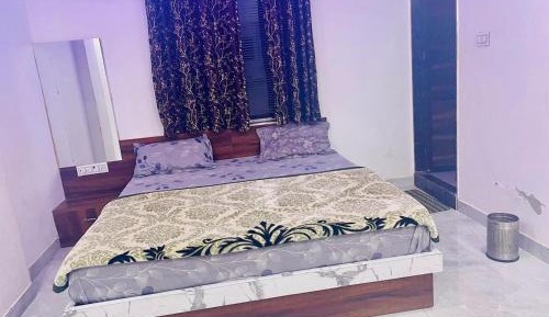 Deluxe Double Room (2 Adults + 1 Child)