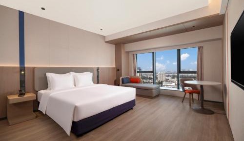 One-Bedroom King Suite