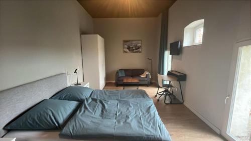 One-Bedroom Apartment with Park View