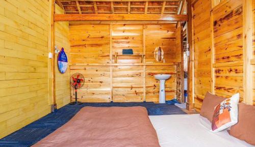 Single Bed in Mixed Dormitory Room