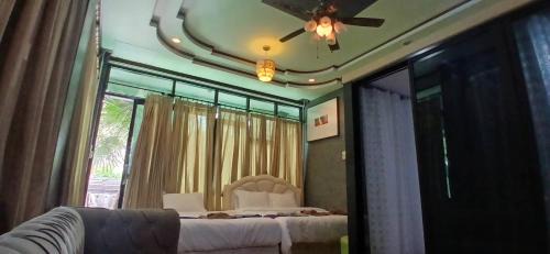 Suite with Garden View