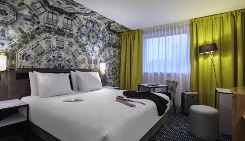 Suite with Double Bed and Two Single Beds