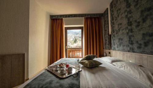 Deluxe Double or Twin Room with Mountain View