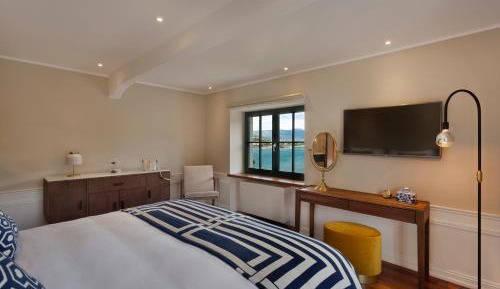 Deluxe Suite with Sea View