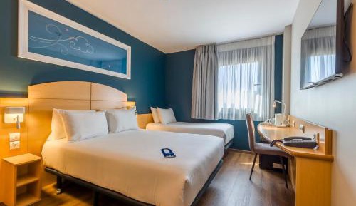 Triple Room (1 Double Bed + 1 Single Bed)