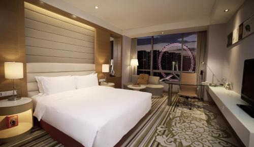 Standard King Room with View - Lounge Access