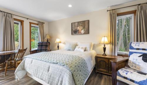 Queen Room with Garden View