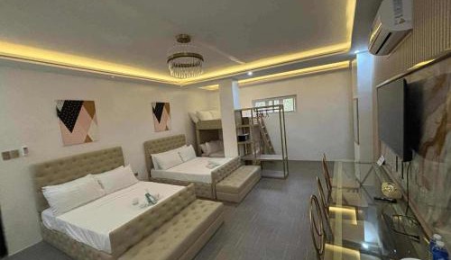 Deluxe Family Room