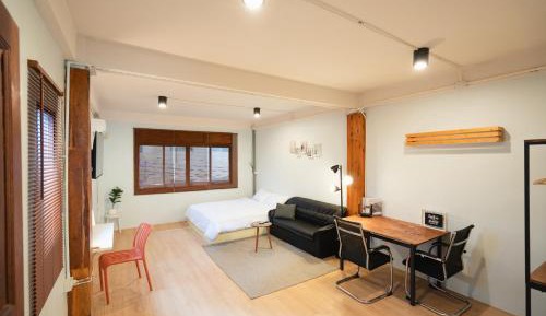 Classic One-Bedroom Apartment with King Bed