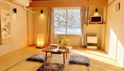 Family Room with Mountain View