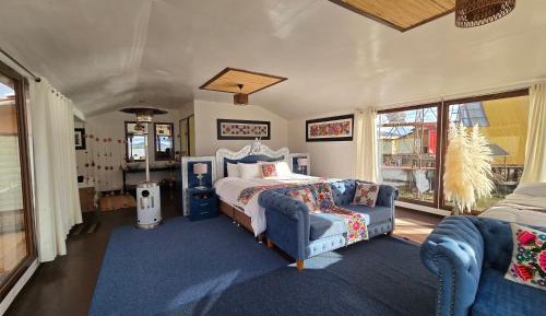 Suite with Lake View