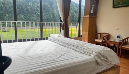 Family Room with Mountain View