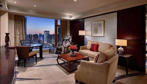 Signature Suite with Fairmont Gold Lounge Access