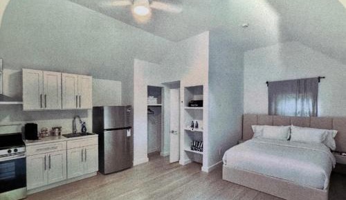 Deluxe Queen Studio 