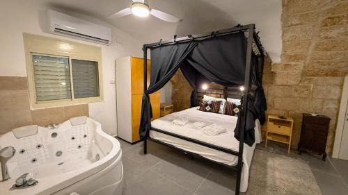 King Room with Spa Bath